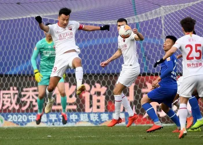 兄弟聊球之深足球员可以自行转会或商谈租借