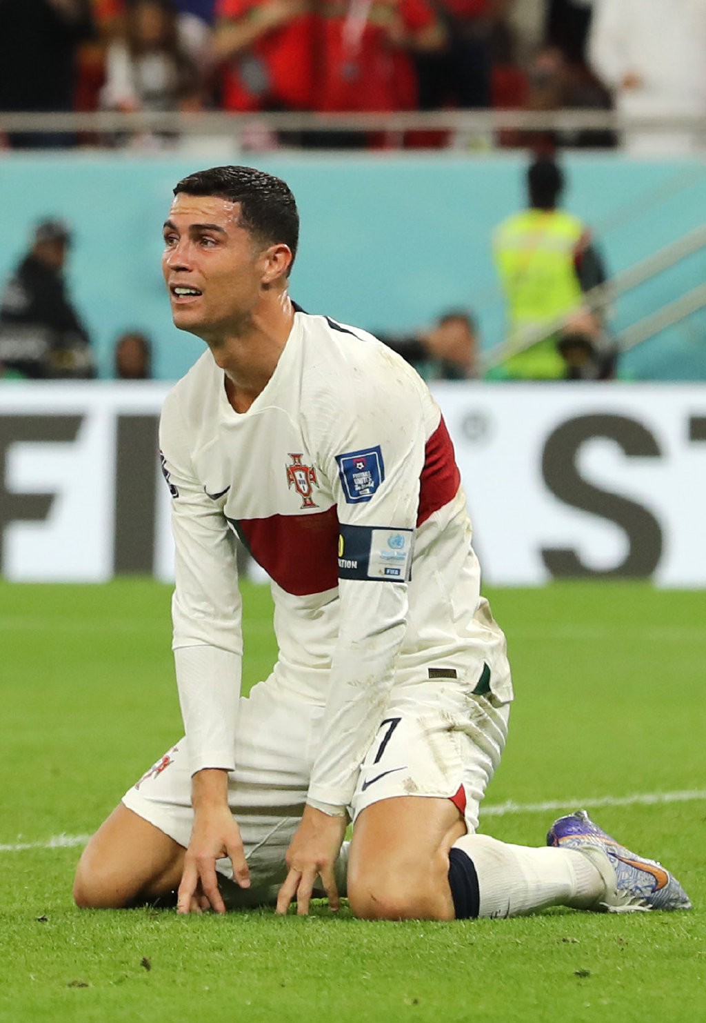 葡萄牙遭逆转c罗难掩失落,葡萄牙输球c罗球迷哭了伤感视频