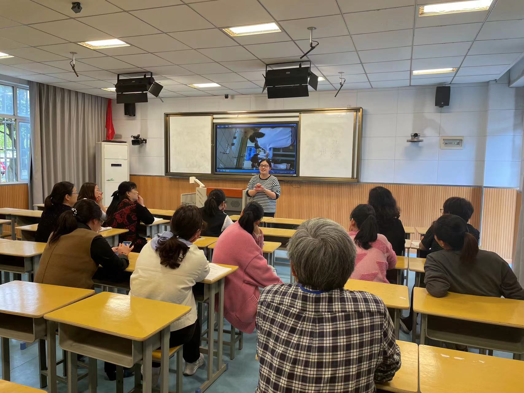 鐗㈣鍒濆績娼滃績鏁欎功鑲蹭汉,鐗㈣鑲蹭汉鍒濆績