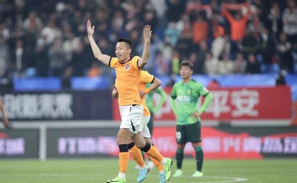 2024中超联赛第15轮青岛海牛对战,泰山2:1战胜三镇