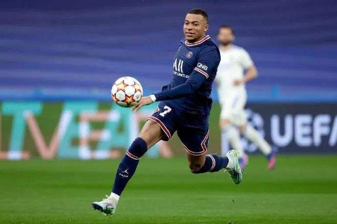 本泽马在欧冠淘汰赛练习帽子戏法,本泽马欧冠切尔西帽子戏法