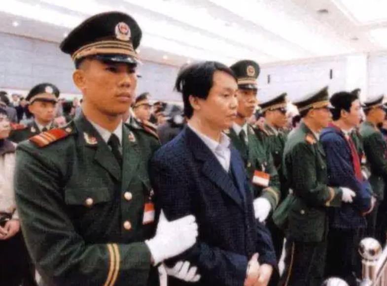 澳门黑帮老大崩牙驹出狱的场面,澳门黑帮崩牙驹现在情况