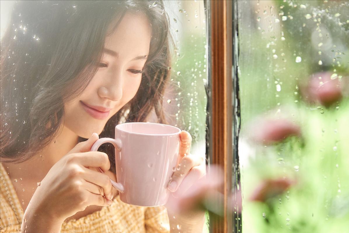 当夏天来到时天气变得越来越热,当夏天到来了