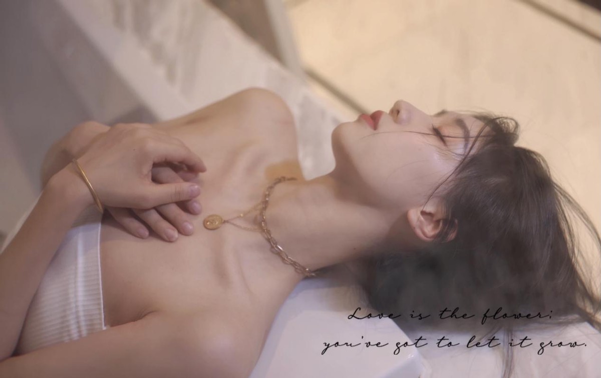 舒思瑶婚纱照,舒思瑶一字马训练