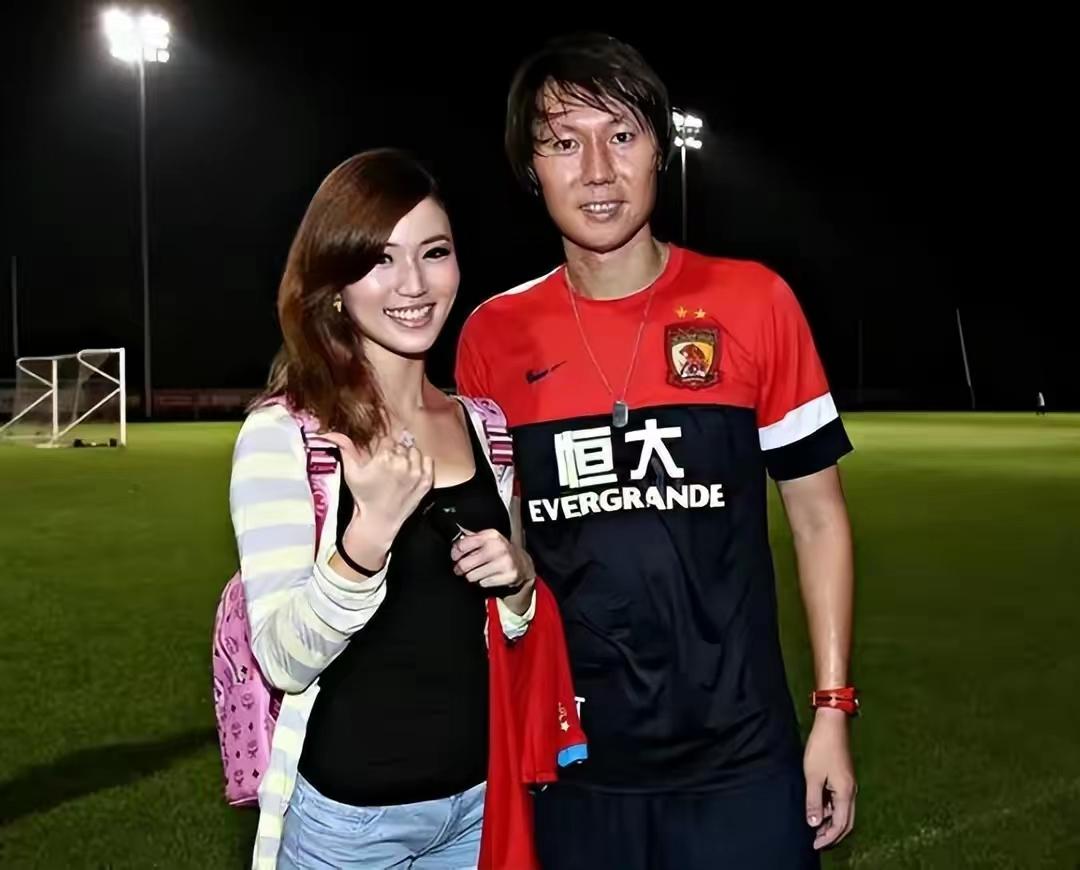 李铁老婆龙菲的钱能追回来么,足球张鹭妻子