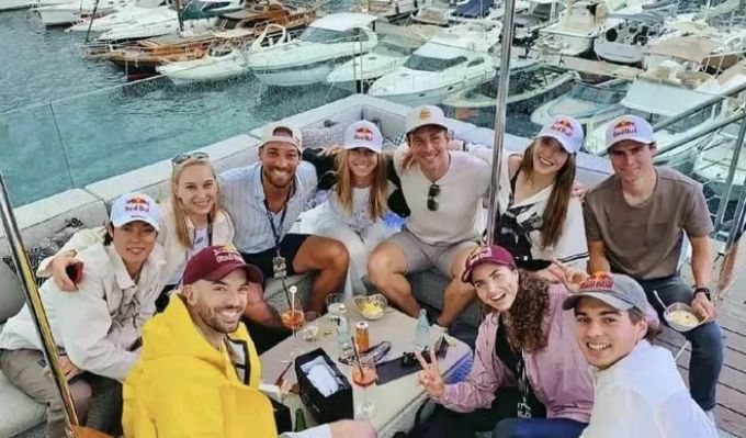 网友偶遇谷爱凌接吻,19岁谷爱凌恋情曝光