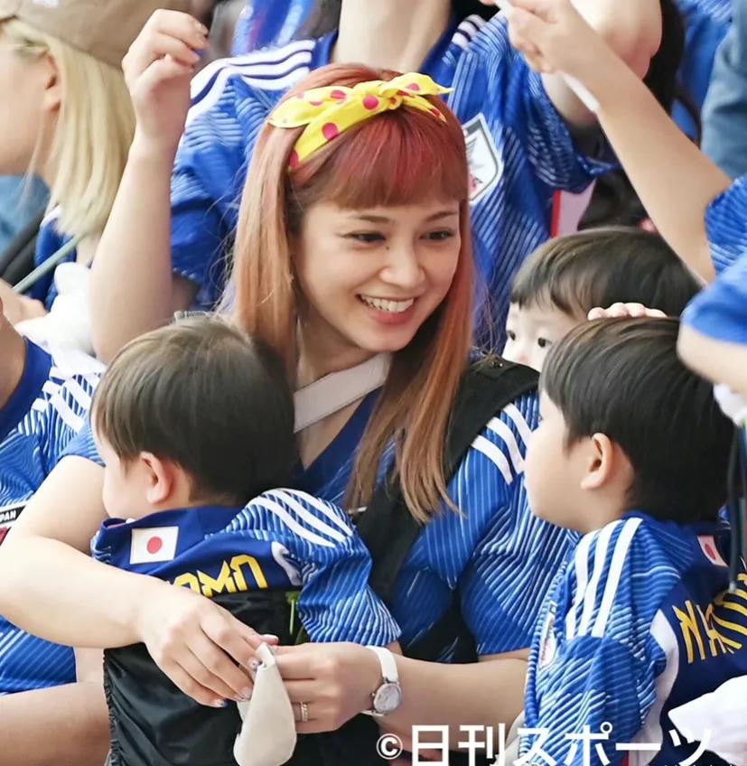 日本球队高颜值太太团,韩国日本男足高颜值太太团