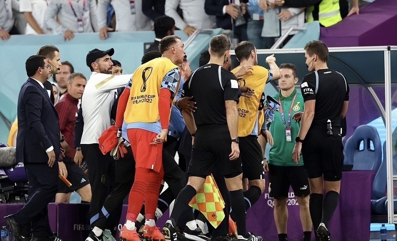 乌拉圭被误判裁判,乌拉圭被裁判黑出局