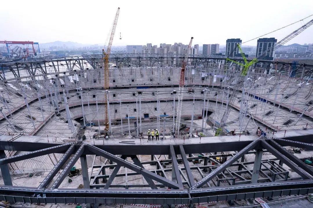 中国首座海上足球场,中国首座三面环海的世界级足球场