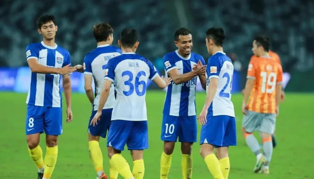 2024中超联赛第15轮青岛海牛对战,泰山2:1战胜三镇