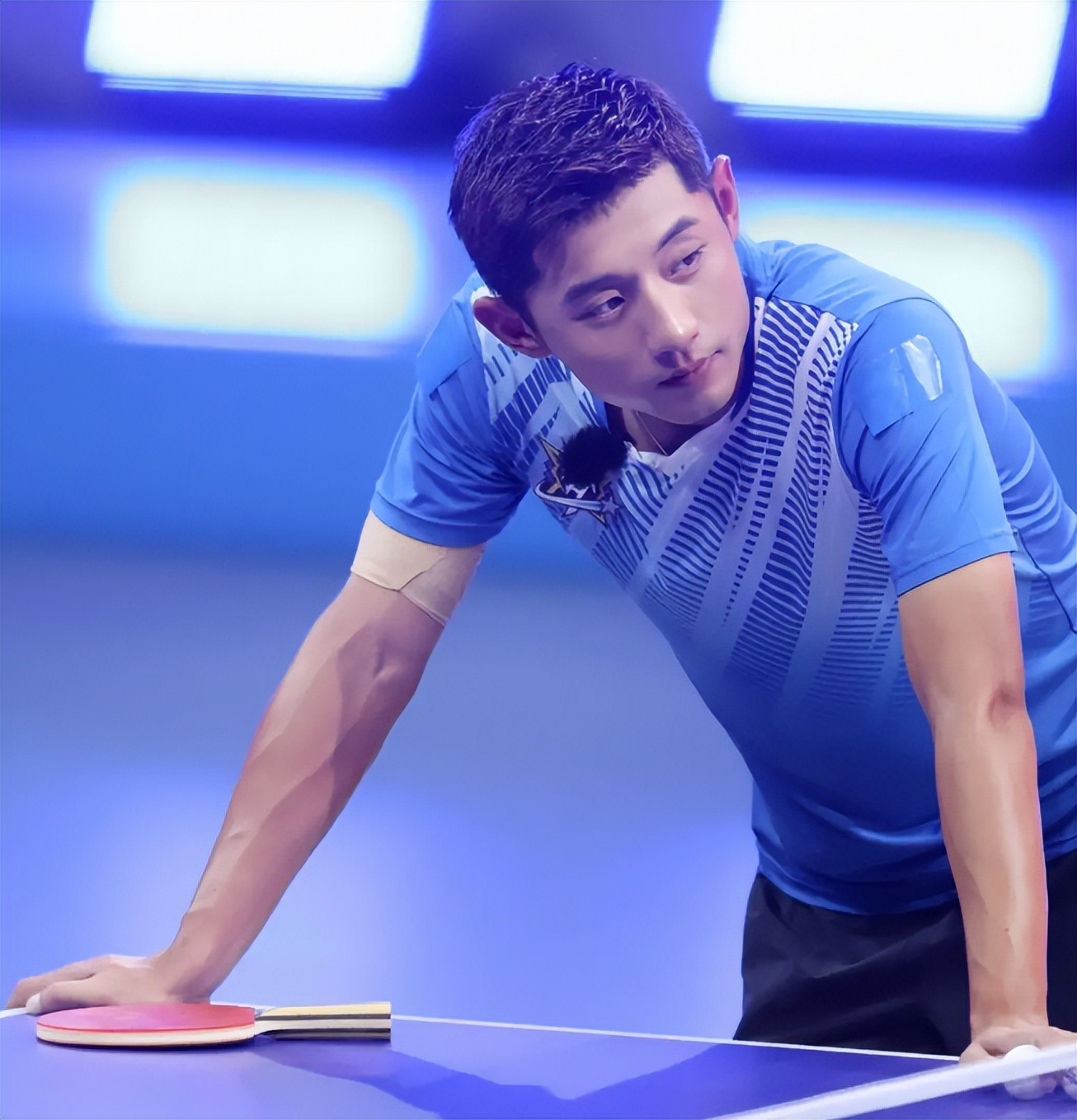 张继科真会玩，和女星、网红约炮还不够，在澳门嫖娼找外围人付钱