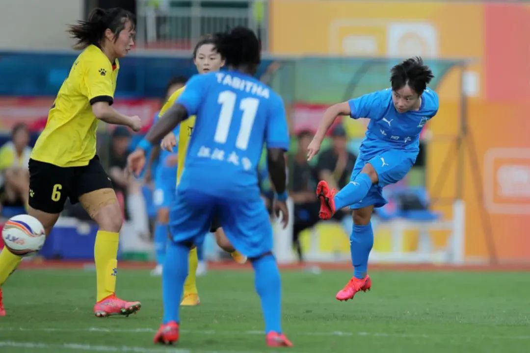 张琳艳留洋半年变化,张琳艳留洋首秀造4球