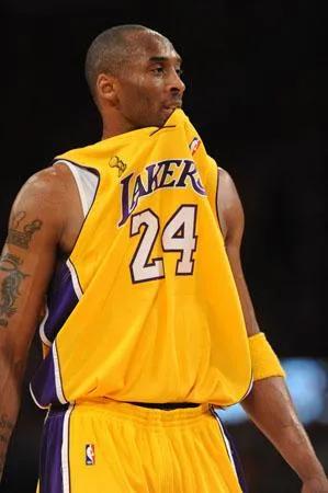 他对篮球坚持不懈的精神，值得我们去学习，他仿佛从未走远