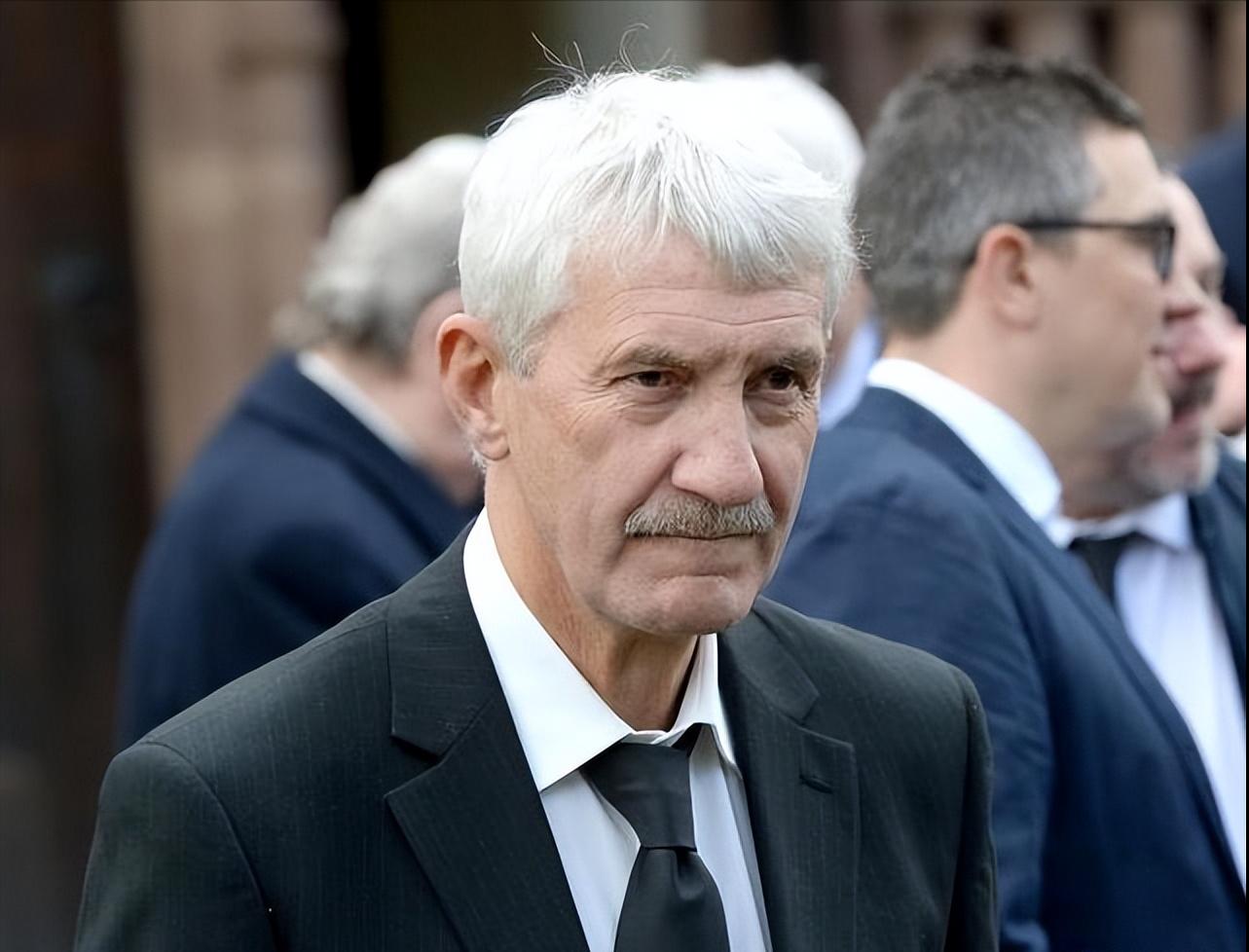 利物浦球迷评价队史球星,英媒评利物浦逆转巴萨