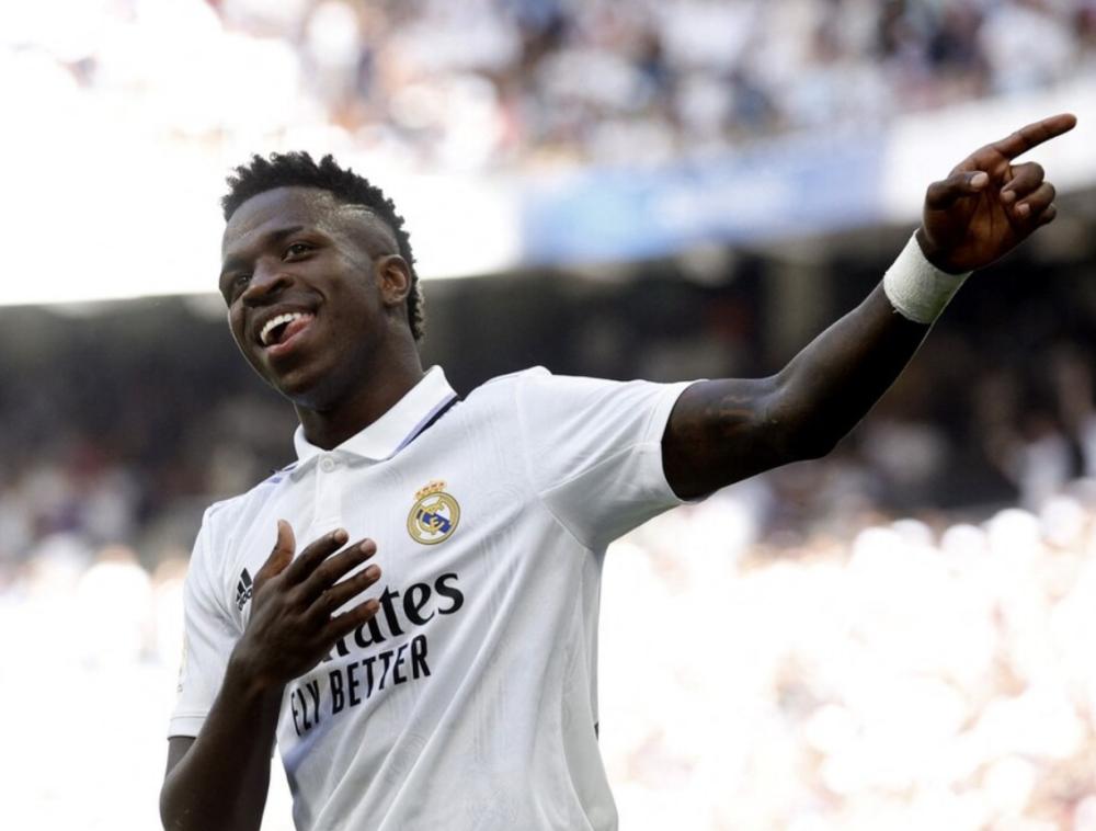 个性还是争议？维尼休斯跳舞引起争议，全巴西共同声援皇马新星