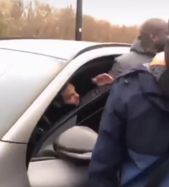 球场行为艺术,球场行为