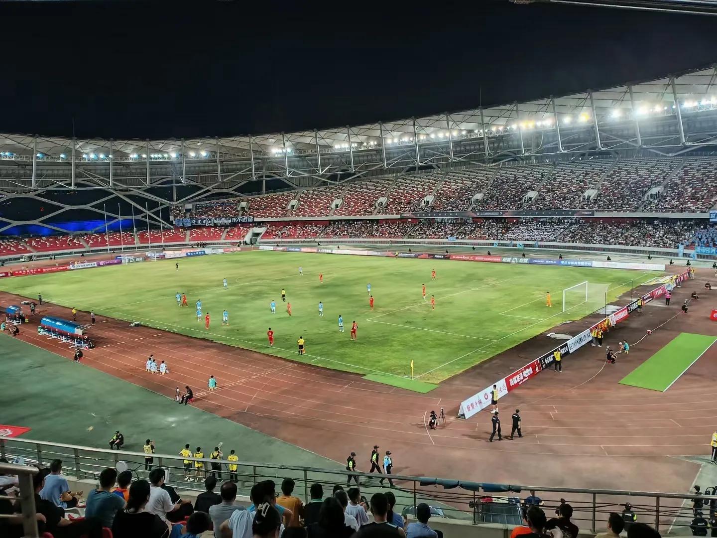 精彩赛事欢呼声不绝于耳,枣庄足球超级联赛