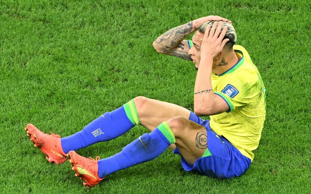 巴西出局内马尔哭泣图片,利瓦科维奇扑出内马尔点球