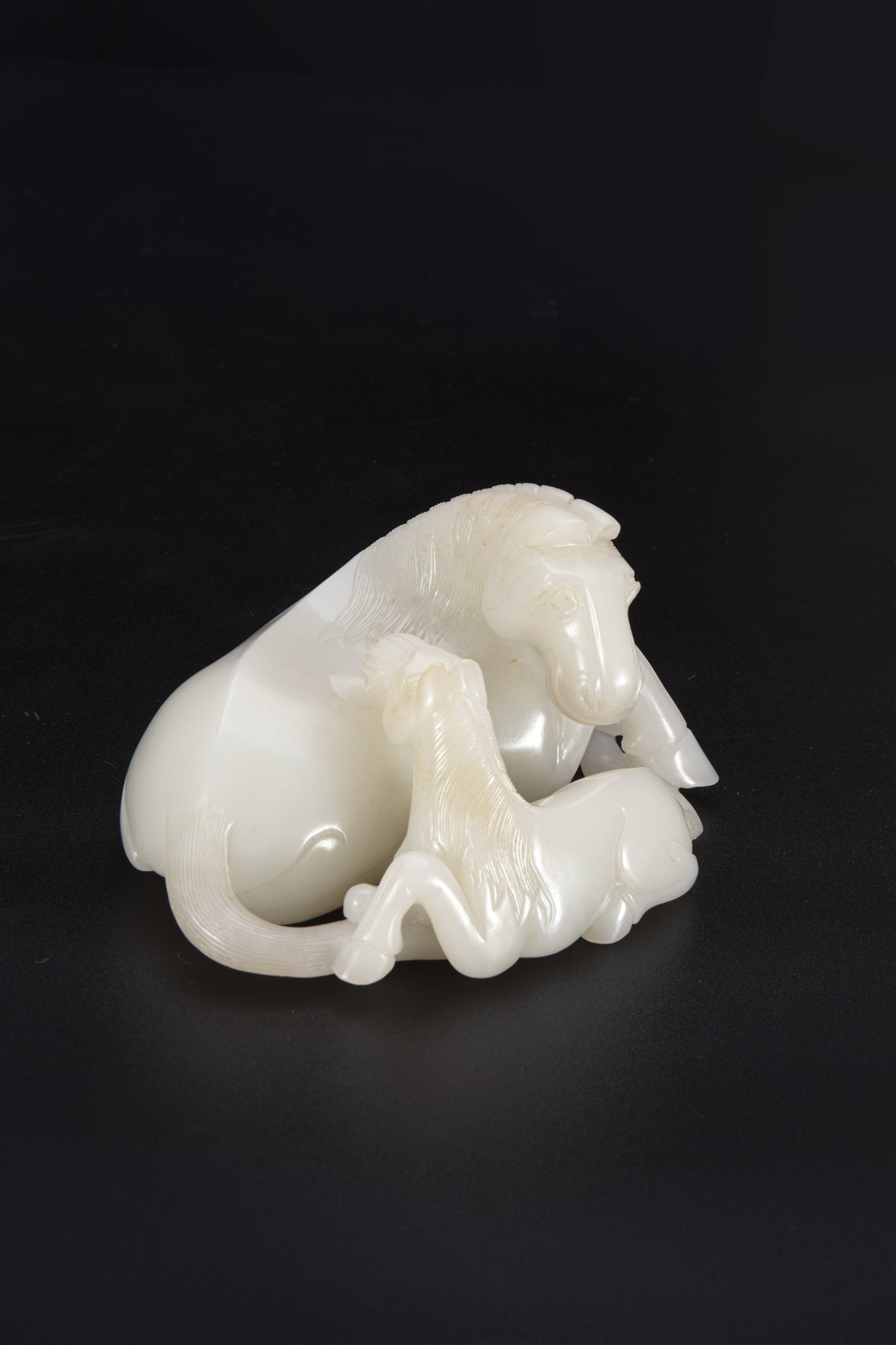 清乾隆宫廷和田羊脂白玉双马