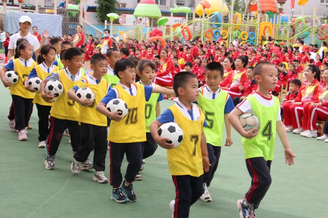 幼儿园喜迎100周年足球比赛,第一幼儿园举行迎新活动