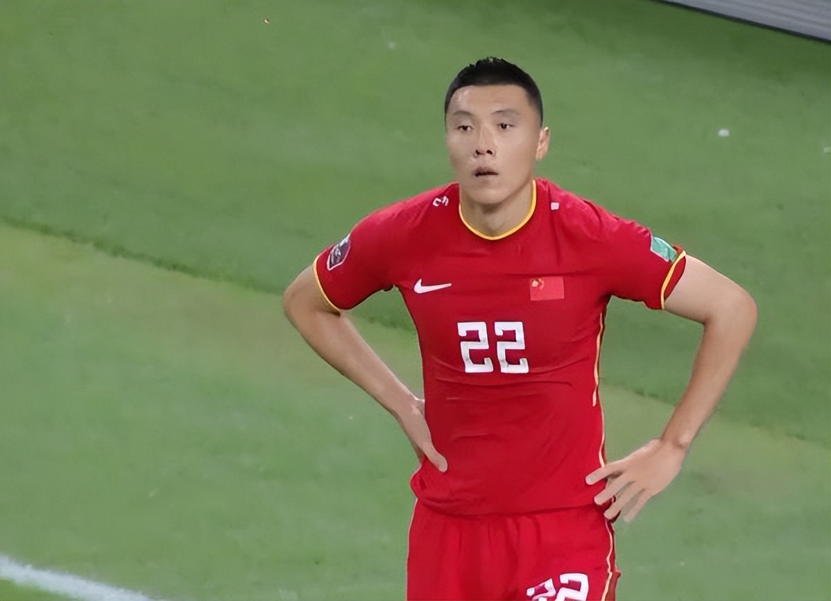 李霄鹏执教国足点评李铁,米卢评李铁