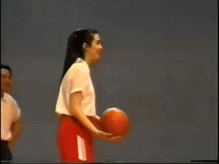 郭晶晶出席名流晚宴站c位,郭晶晶合照c位