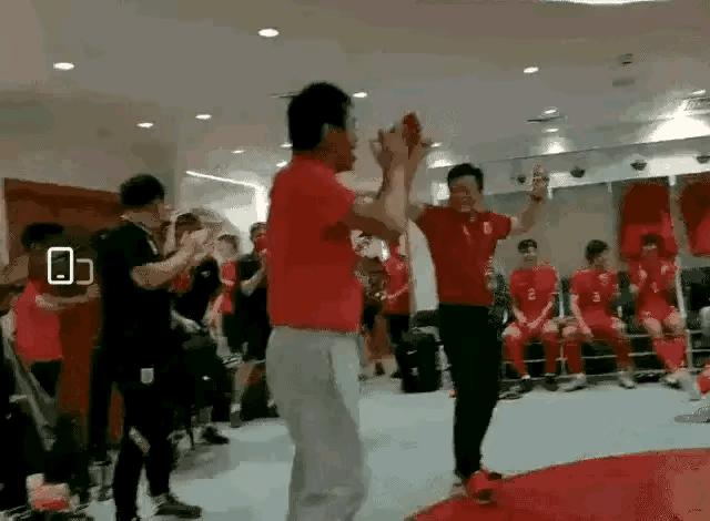 武磊一人之力为中超赢得尊严,中超11轮武磊的摸头杀