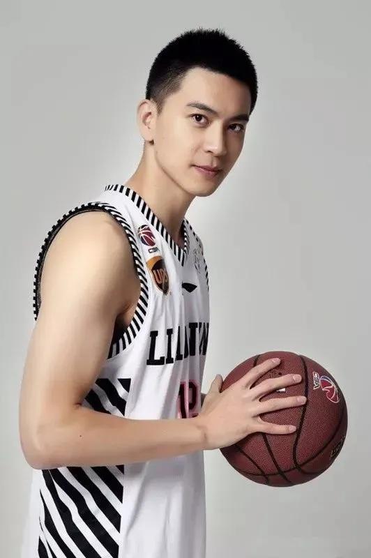 辽篮主教练杨鸣,辽篮杨明