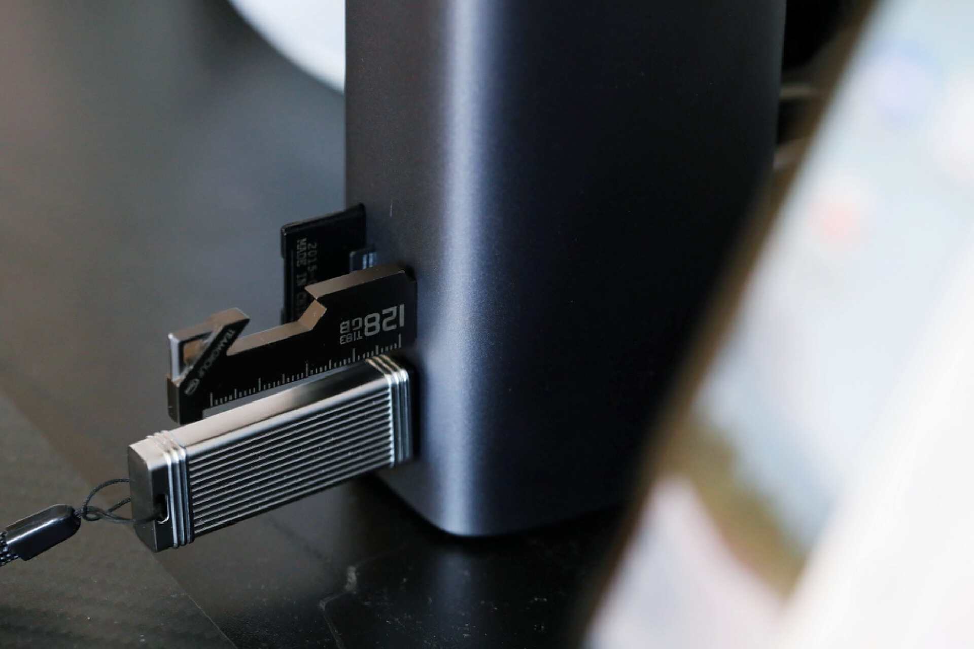 四屏联动怎么操作,绿联扩展