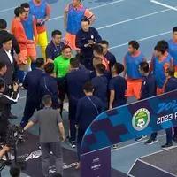 没法踢了？丑陋的判罚再次左右比赛。中超执法泰山已现破窗效应