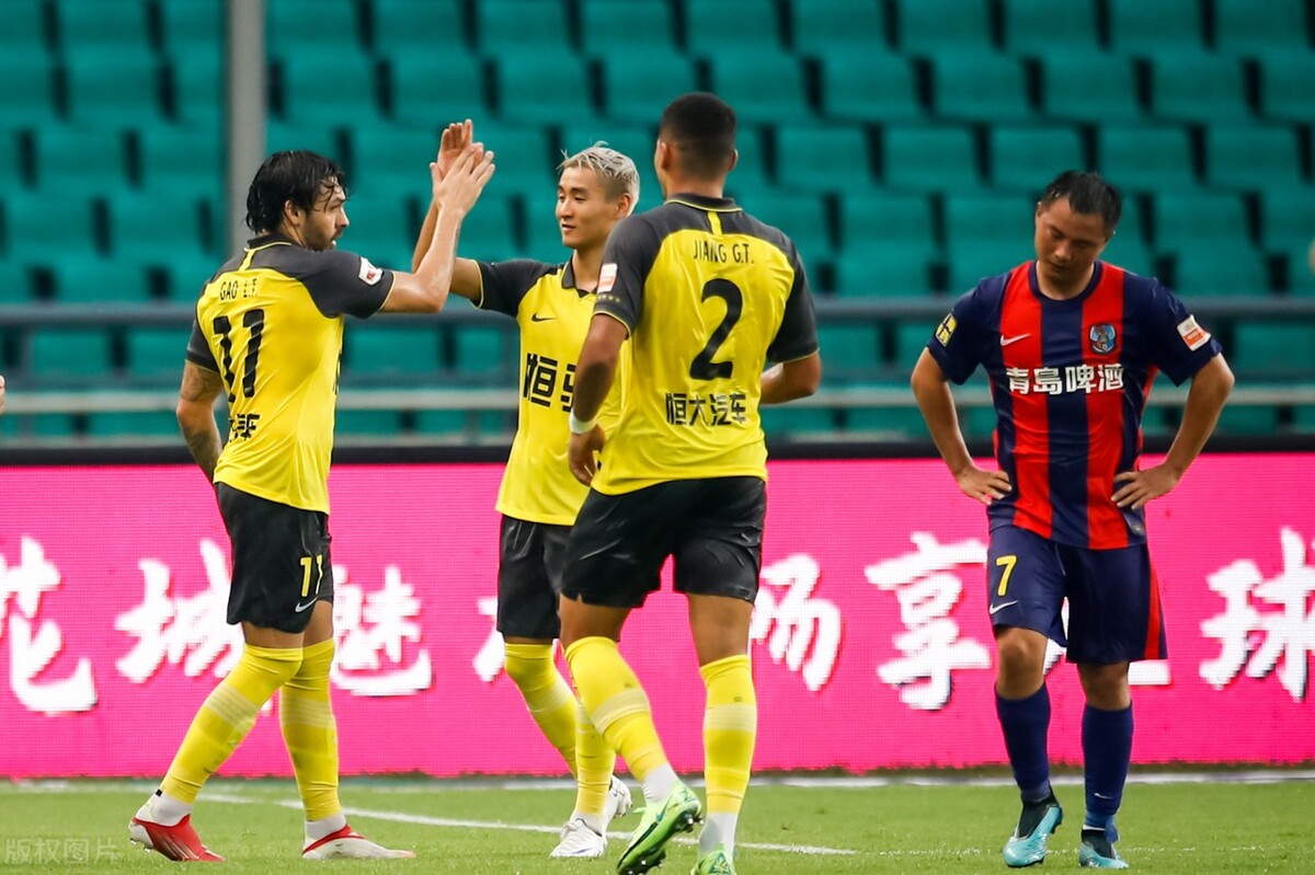 韦世豪戴伟浚,韦世豪队长袖标给了黄博文