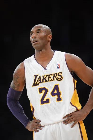 他对篮球坚持不懈的精神，值得我们去学习，他仿佛从未走远