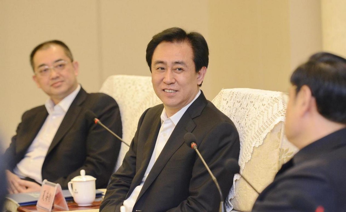 许家印向武科大捐款一亿元,许家印出席恒大足球场开工现场