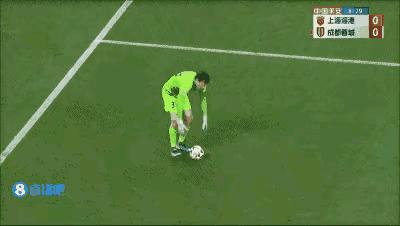 武磊一人之力为中超赢得尊严,中超11轮武磊的摸头杀