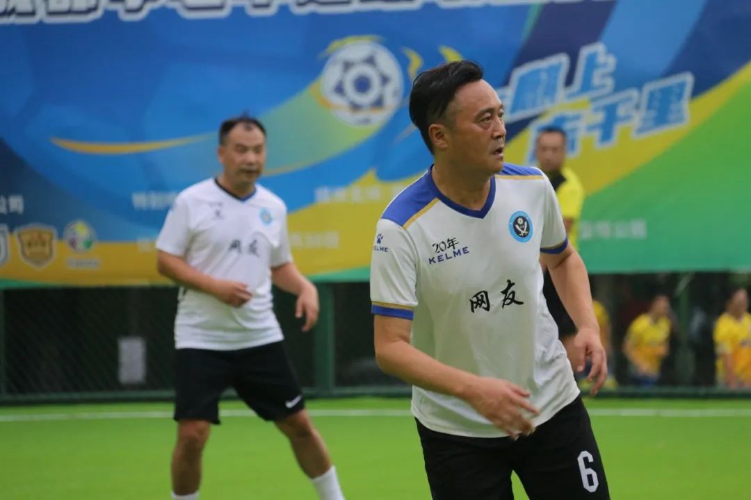 业余球员踢足球,业余球员踢球动作太拖拉