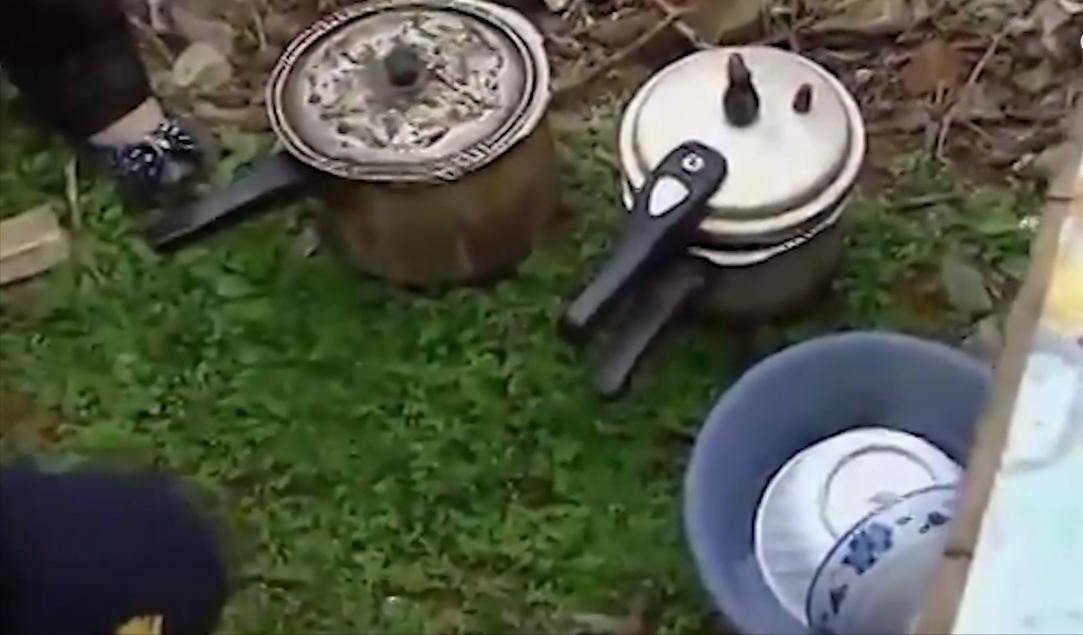 湖南88岁老太喝药自杀，三儿子围看等老人咽气，放话她早该死了!