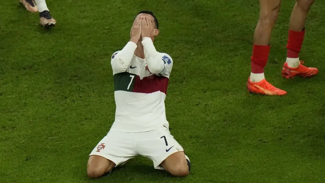葡萄牙遭逆转c罗难掩失落,葡萄牙输球c罗球迷哭了伤感视频