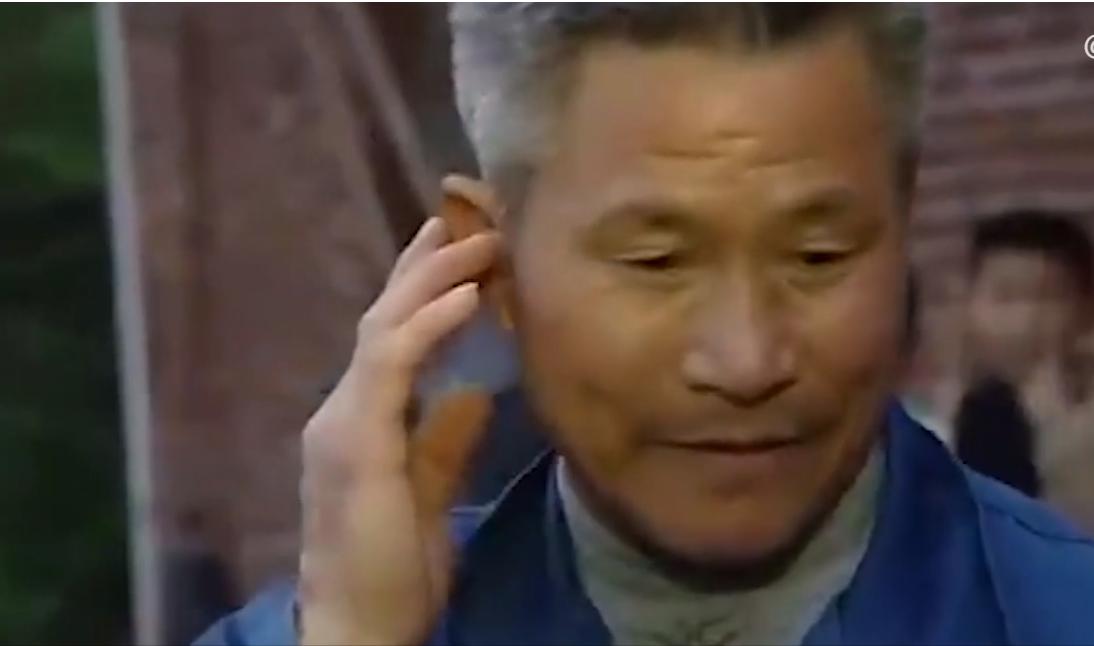 湖南88岁老太喝药自杀，三儿子围看等老人咽气，放话她早该死了!