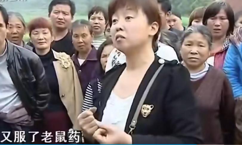 湖南88岁老太喝药自杀，三儿子围看等老人咽气，放话她早该死了!