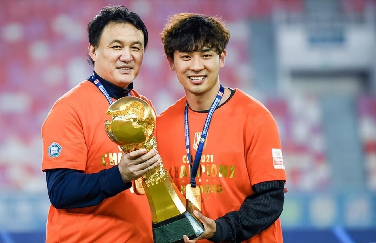 湖北球迷指责山东泰山给陈戌源，黄松送钱，随意改动中超赛程