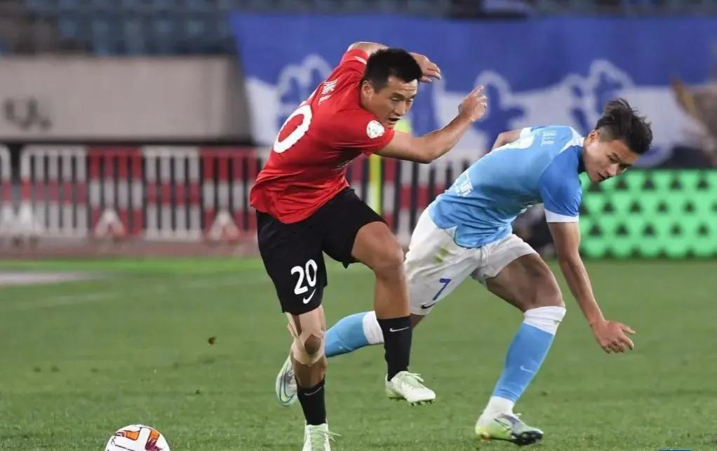 2024中超联赛第15轮青岛海牛对战,泰山2:1战胜三镇