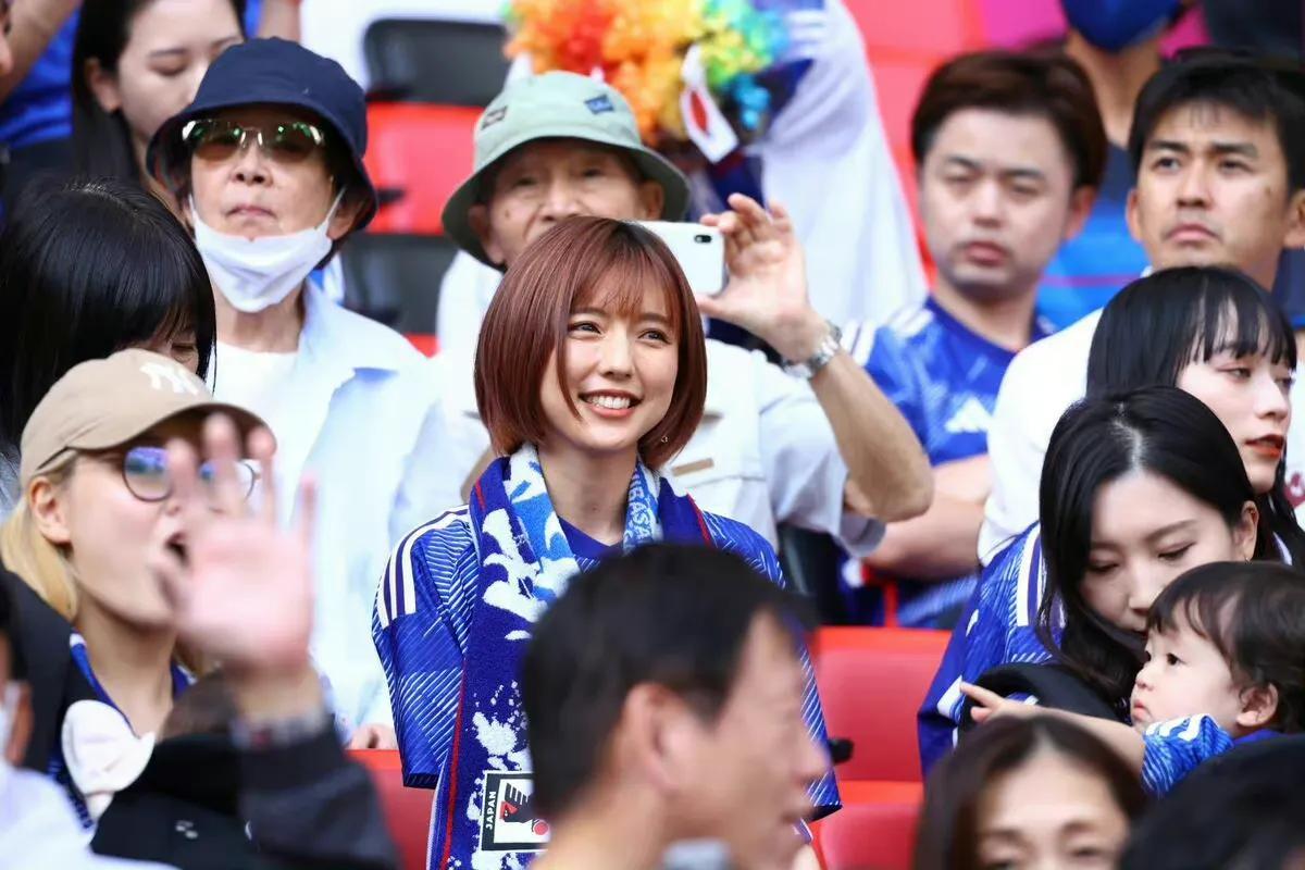 日本球队高颜值太太团,韩国日本男足高颜值太太团