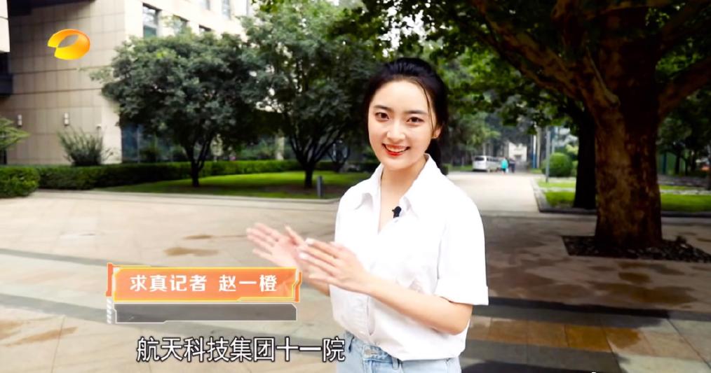 中传毕业，气质出众，这位校花主持人藏不住了