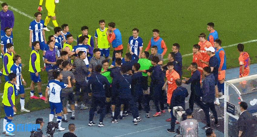 没法踢了？丑陋的判罚再次左右比赛。中超执法泰山已现破窗效应