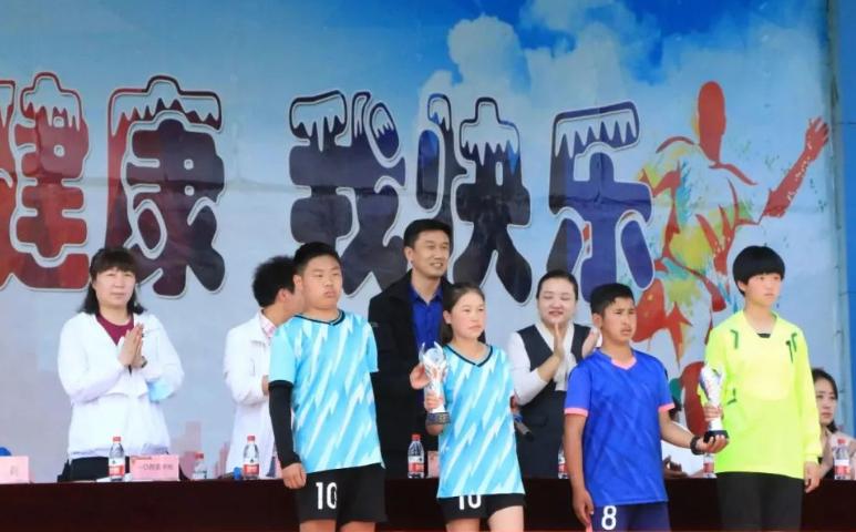 乌鲁木齐十二师校园足球联赛开赛,新疆十二师校园足球联赛