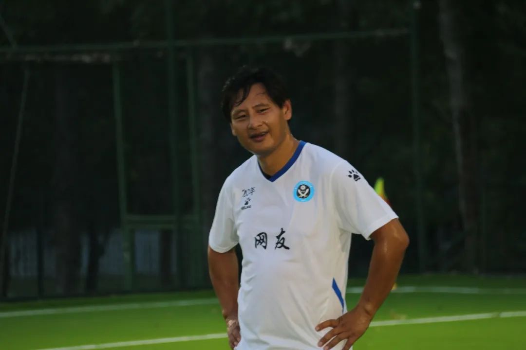 业余球员踢足球,业余球员踢球动作太拖拉