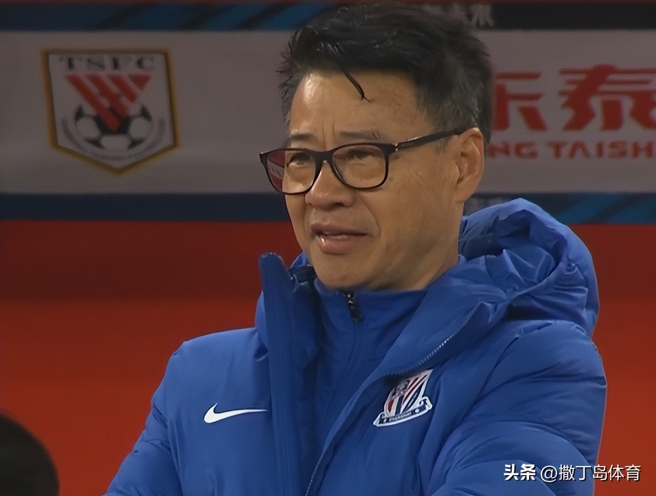 吴金贵祝福巴索戈,吴金贵向获胜的泰山队表示祝贺