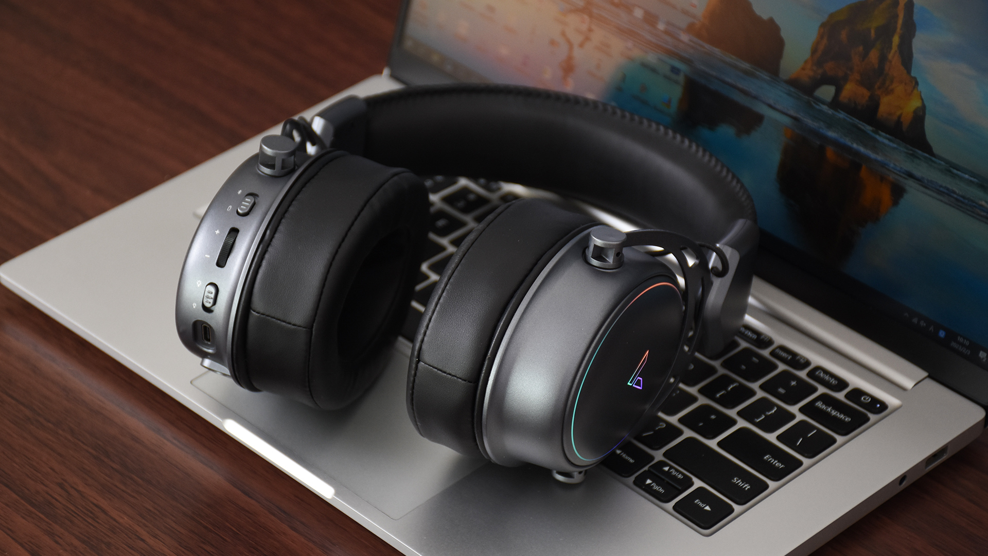 雷柏vh800连接手机,雷柏vh800耳机怎么充电