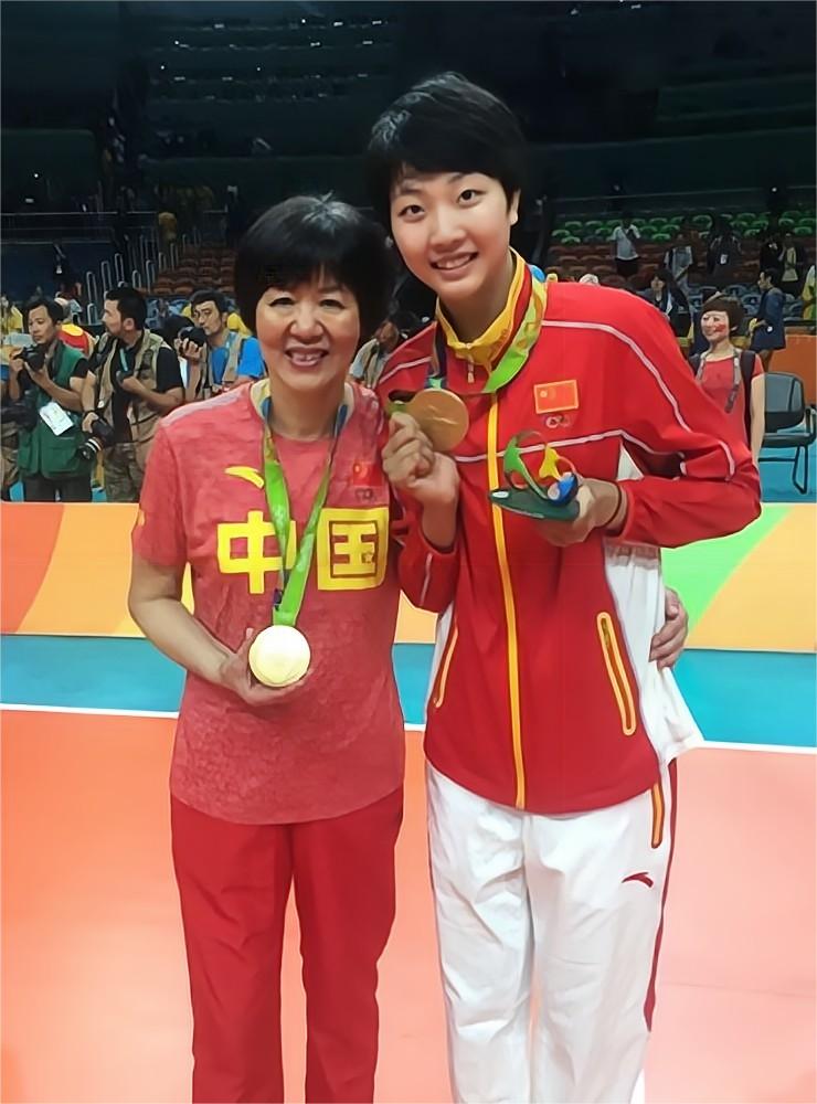 袁心玥李盈莹撑起球队,中国女排蔡斌和袁心玥