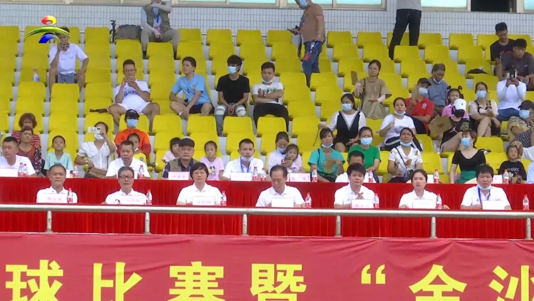 吴川市“足协杯”足球比赛暨足球超级联赛开赛